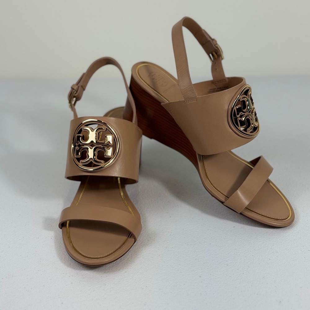 Tory Burch Miller Wedge Sandals Tan Leather Gold Logo Medallion 9.5M 147551